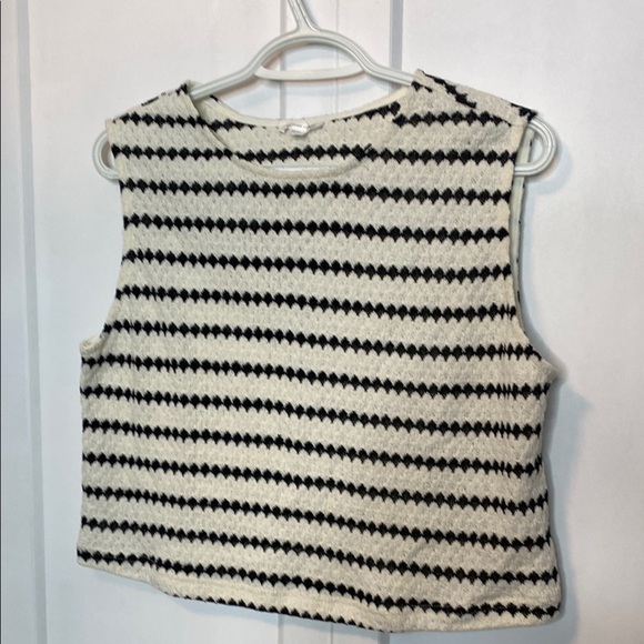 Gemma & Jane | Striped Black and White Sleeveless knit Top - med - Picture 1 of 5